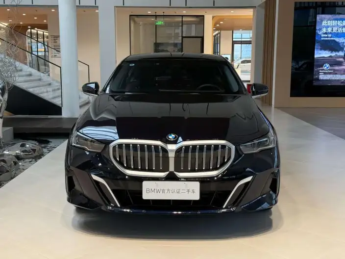 BMW 5 Series 2025 Model 530Li Exclusive Model M Sports Set – фото 2