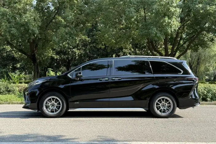 Granvia 2024 Model Intelligent Hybrid 2.5L 2WD Deluxe Edition