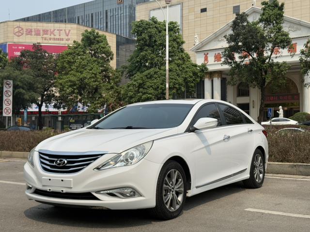 Hyundai Sonata 8th Gen 2015 модификация Classic 2.4L автоматическое Leading version National V – фото 1