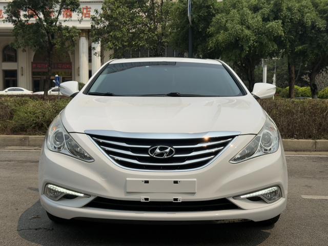 Hyundai Sonata 8th Gen 2015 модификация Classic 2.4L автоматическое Leading version National V – фото 2