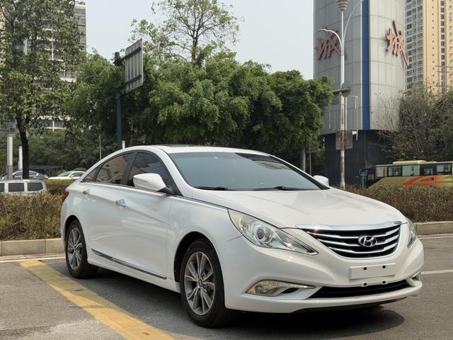 Hyundai Sonata 8th Gen 2015 модификация Classic 2.4L автоматическое Leading version National V – фото 3