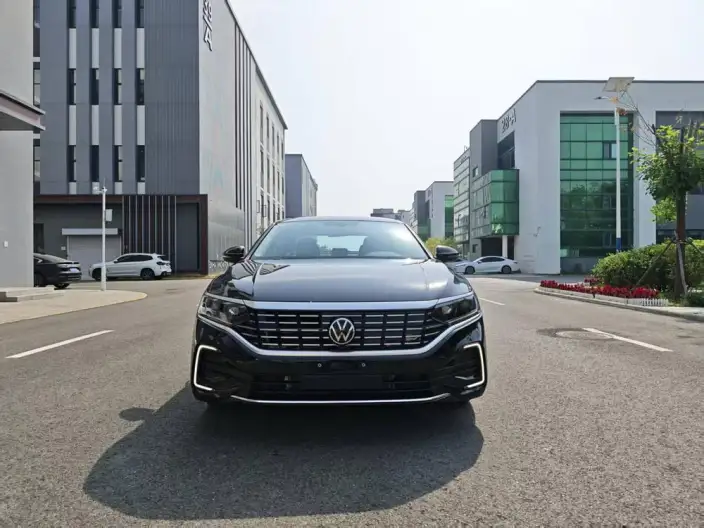 Volkswagen Passat PHEV 2025 Model 430PHEV Hybrid Business Edition