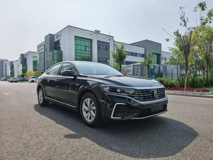 Volkswagen Passat PHEV 2025 Model 430PHEV Hybrid Business Edition