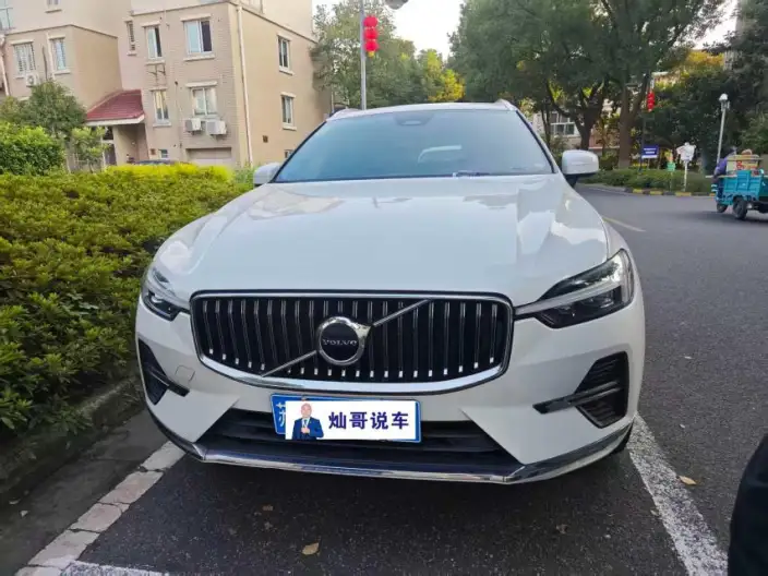 Volvo XC60 2023 Model B5 4WD Smart Range Deluxe Edition