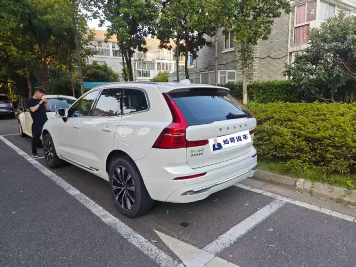 Volvo XC60 2023 Model B5 4WD Smart Range Deluxe Edition