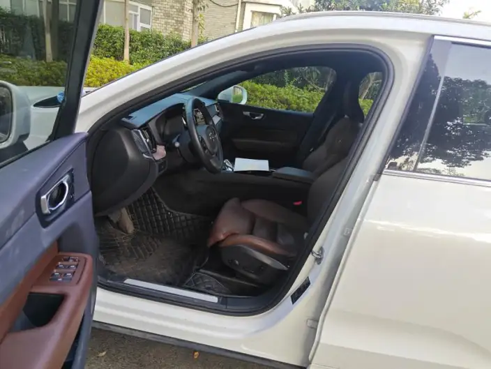 Volvo XC60 2023 Model B5 4WD Smart Range Deluxe Edition – фото 9