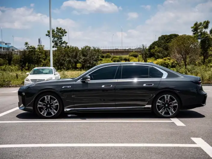 BMW i7 2023 Model xDrive60L Luxury Set
