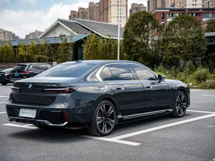 BMW i7 2023 Model xDrive60L Luxury Set