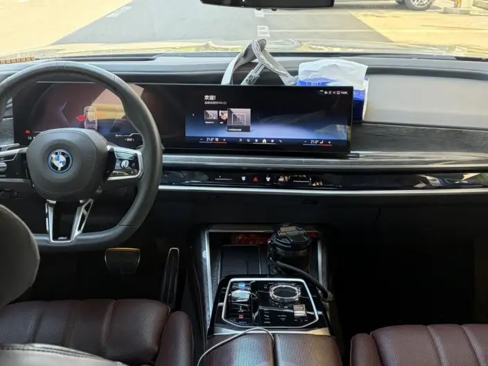 BMW i7 2023 Model xDrive60L Luxury Set – фото 5