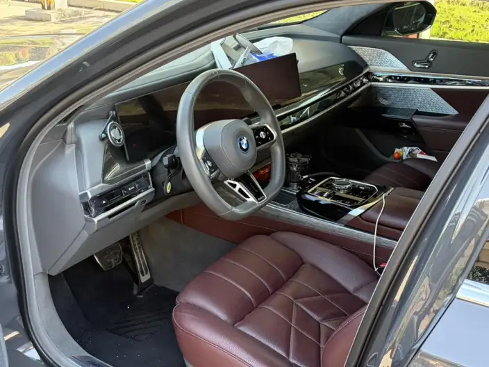 BMW i7 2023 Model xDrive60L Luxury Set – фото 8