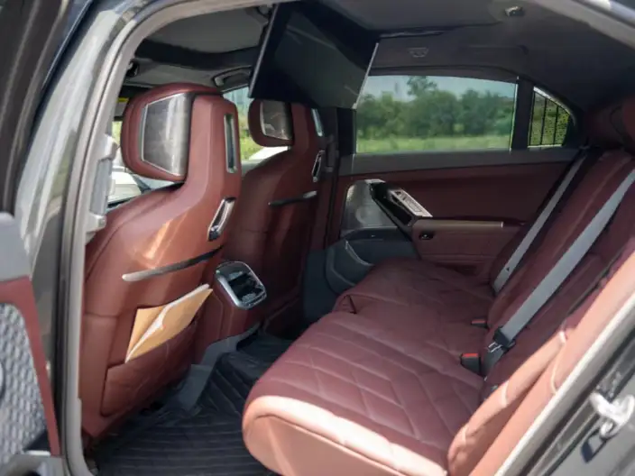 BMW i7 2023 Model xDrive60L Luxury Set – фото 9