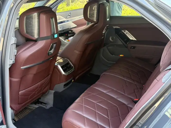BMW i7 2023 Model xDrive60L Luxury Set – фото 10