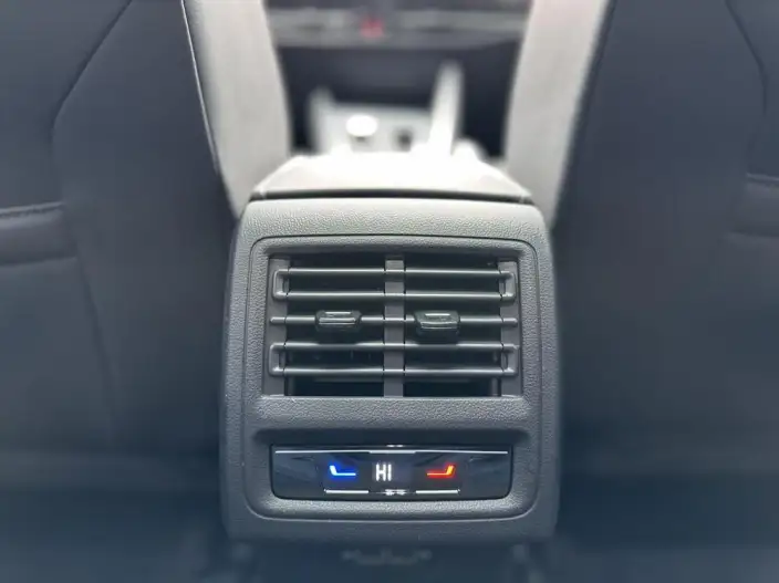 Volkswagen Golf 2023 Model Facelift 280TSI DSG R-Line Lite – фото 8