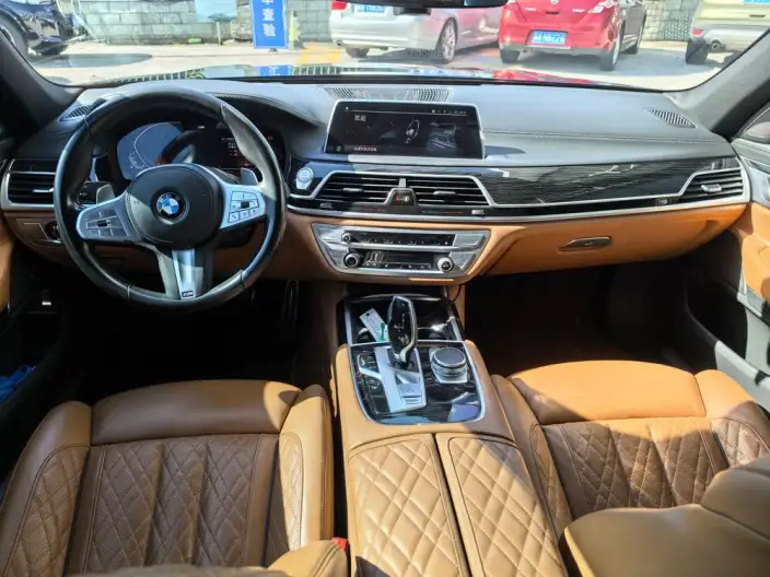 BMW 7 Series 2021 Model 740Li Leading Model M Sports Set – фото 8