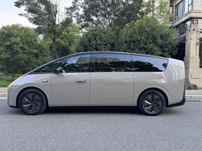 Li Auto MEGA 2024 Model Ultra Edition – фото 3