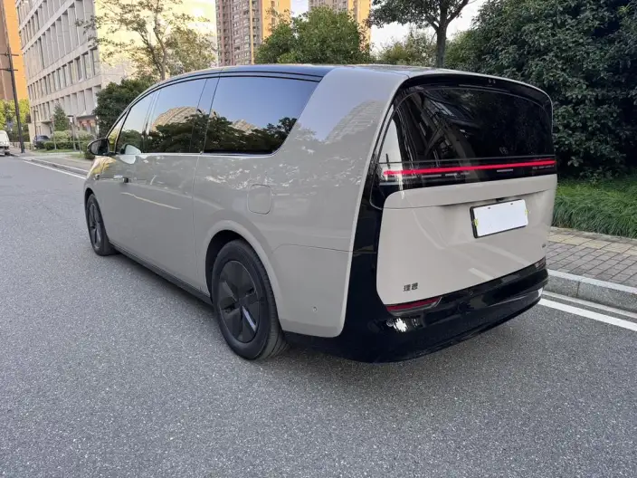Li Auto MEGA 2024 Model Ultra Edition – фото 4