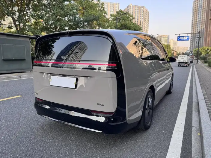 Li Auto MEGA 2024 Model Ultra Edition – фото 6