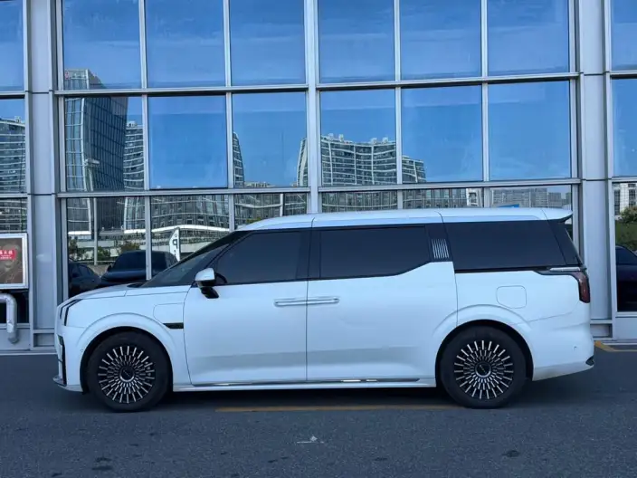 ZEEKR 009 2024 Model VI seat Executive Edition 4WD 108kWh – фото 3