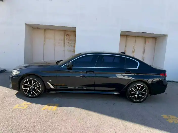BMW 5 Series 2022 Model Facelift II 530Li Exclusive Model M Sports Set – фото 3