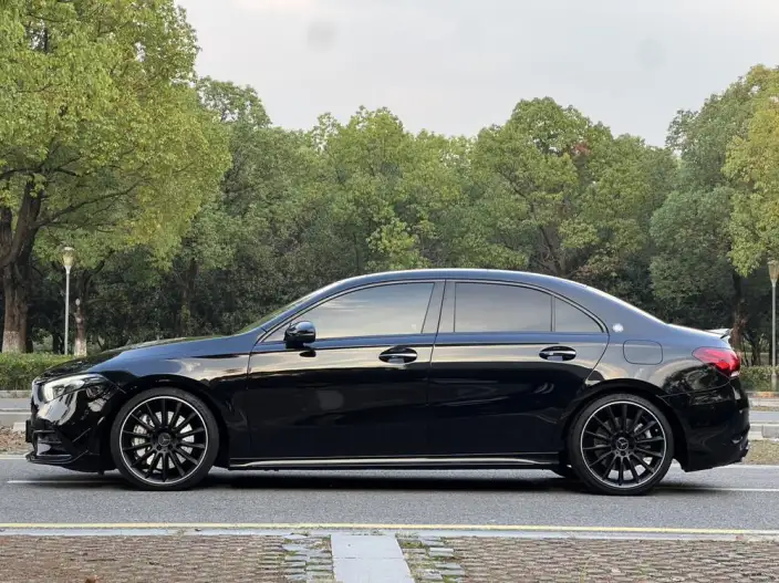 Mercedes-Benz A-Class AMG 2022 Model AMG A 35 L 4MATIC – фото 4