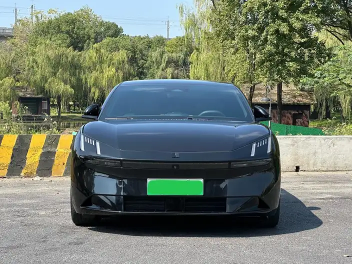 **Lynk & Co Z10** 2024 Model 71kWh 602km Rear Drive Pro