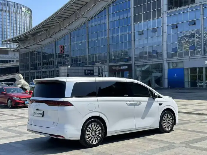 Xia 2025 Model DM-i 180KM Excellence Model – фото 7