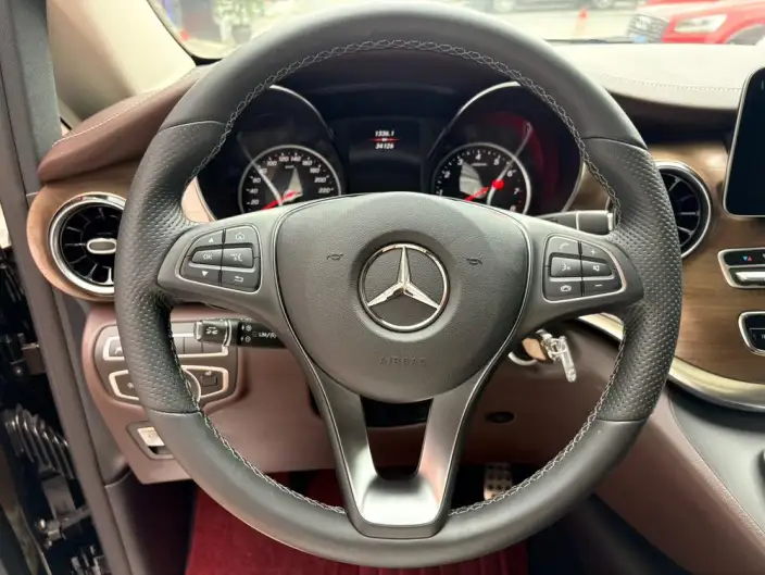 Mercedes-Benz V-Class 2022 Model V 260 L Long wheelbase Premium Edition – фото 10