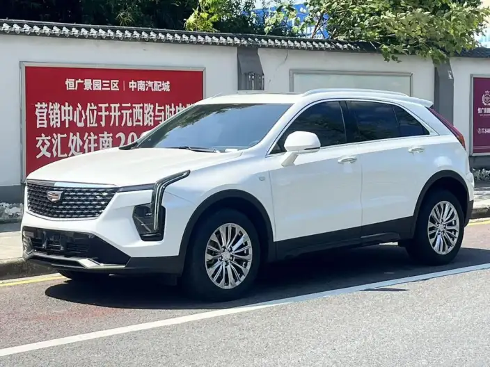 Cadillac XT4 2024 Model 28T 2WD Luxury Model – фото 1