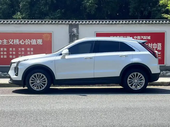 Cadillac XT4 2024 Model 28T 2WD Luxury Model – фото 3