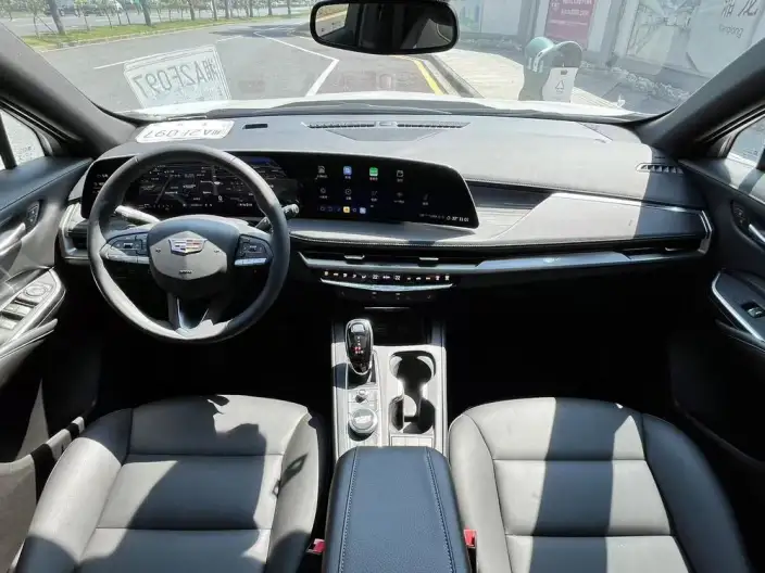 Cadillac XT4 2024 Model 28T 2WD Luxury Model – фото 6
