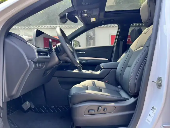 Cadillac XT4 2024 Model 28T 2WD Luxury Model – фото 8