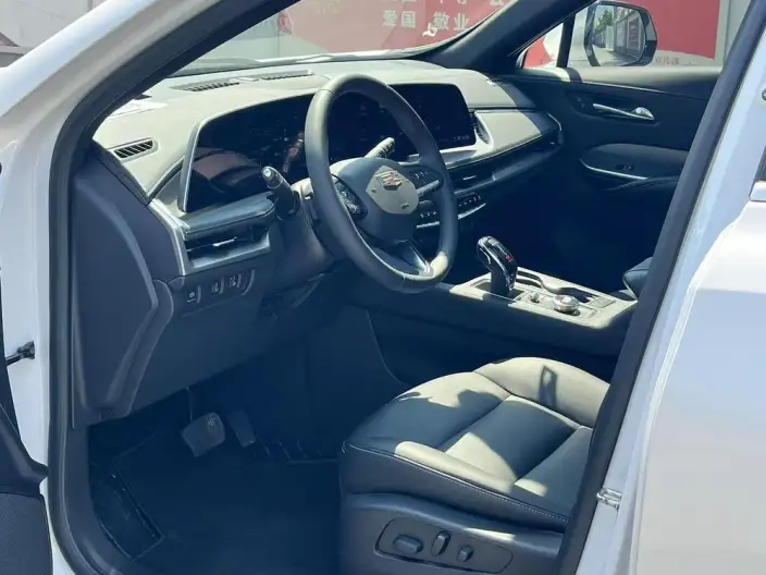 Cadillac XT4 2024 Model 28T 2WD Luxury Model – фото 10