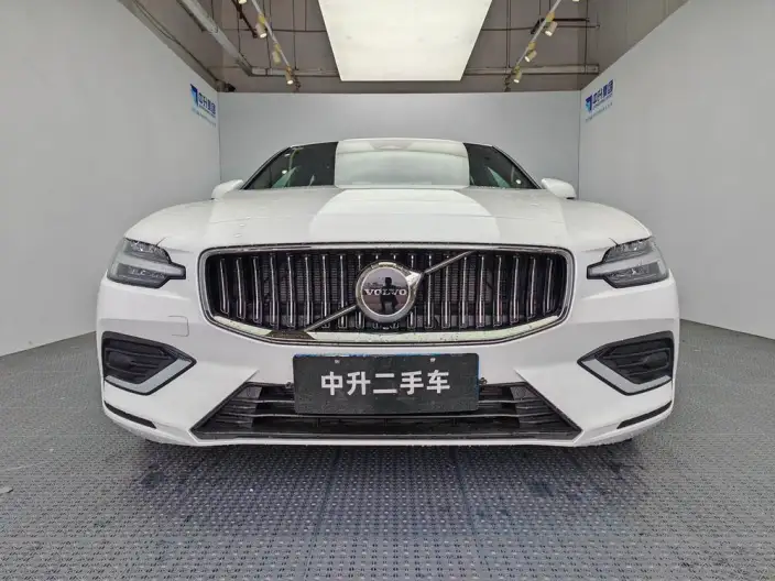 Volvo S60 2025 Model B4 Smart Range Deluxe Edition