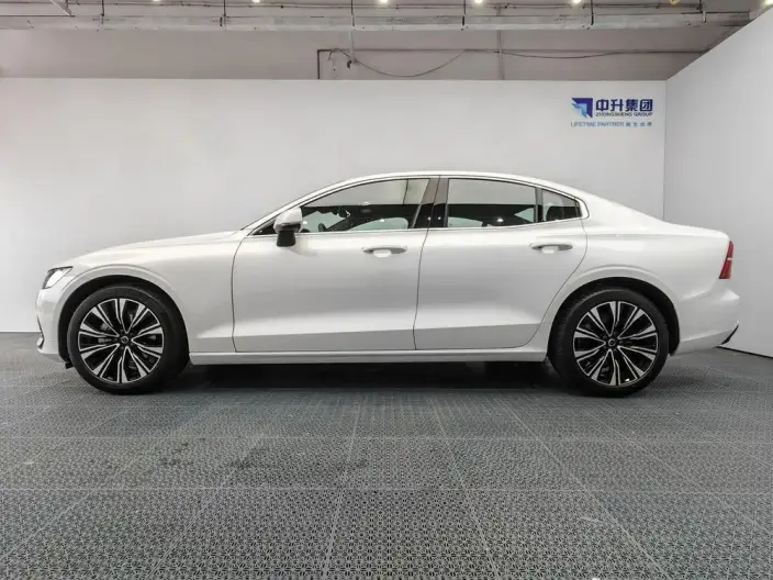 Volvo S60 2025 Model B4 Smart Range Deluxe Edition