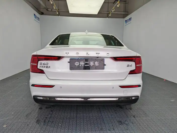 Volvo S60 2025 Model B4 Smart Range Deluxe Edition – фото 6