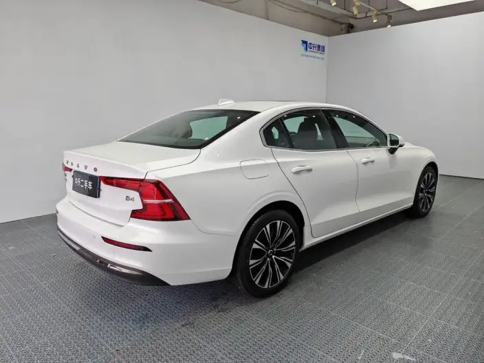 Volvo S60 2025 Model B4 Smart Range Deluxe Edition – фото 7