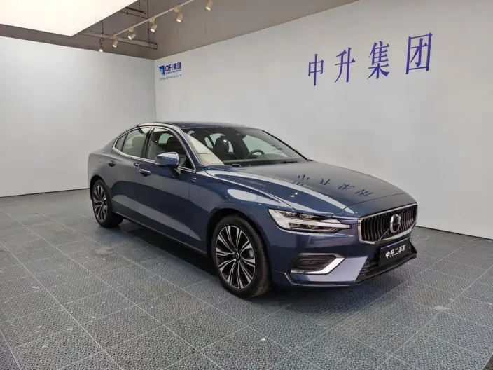 Volvo S60 2025 Model B4 Smart Range Deluxe Edition