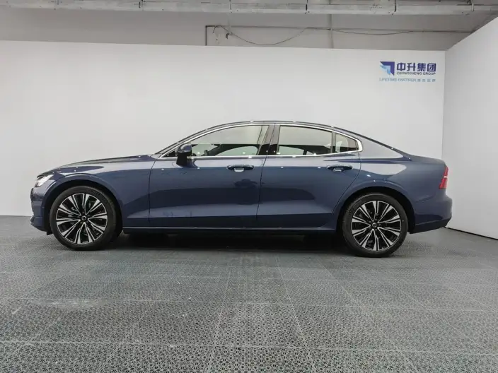 Volvo S60 2025 Model B4 Smart Range Deluxe Edition
