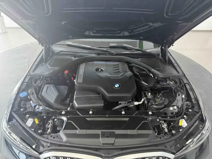 BMW 3 Series 2023 Model 320i M Sports Set – фото 9