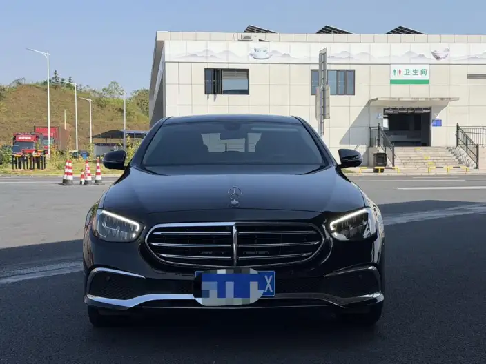 Mercedes-Benz E-Class 2023 Model E 300 L Fashion Model sedan – фото 2