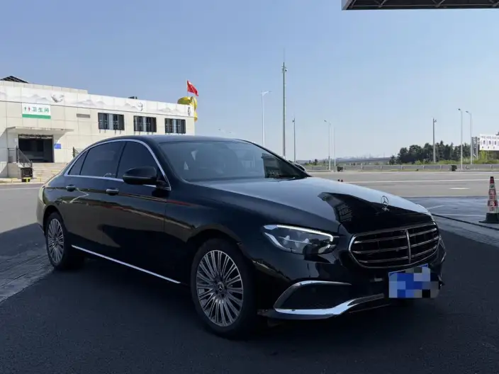 Mercedes-Benz E-Class 2023 Model E 300 L Fashion Model sedan – фото 3