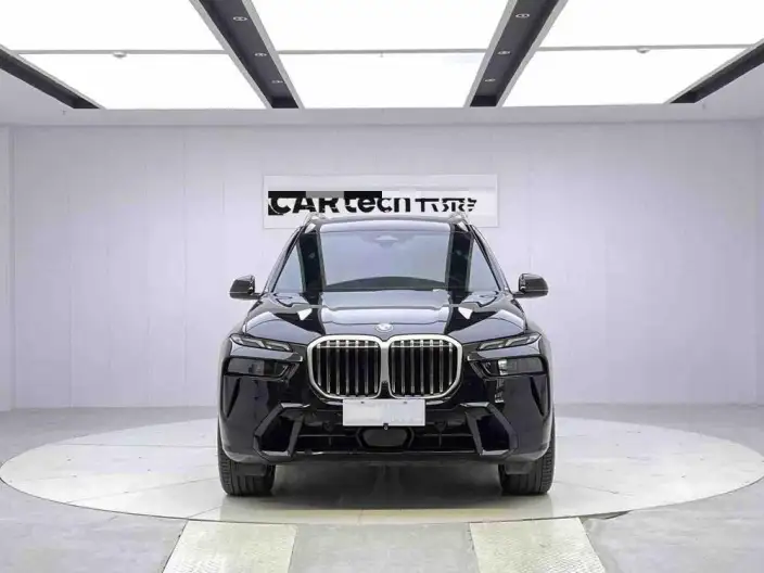 BMW X7 2023 Model xDrive40i Exclusive Model M Sports Set – фото 2