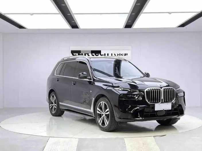 BMW X7 2023 Model xDrive40i Exclusive Model M Sports Set – фото 3