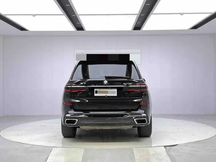 BMW X7 2023 Model xDrive40i Exclusive Model M Sports Set – фото 6
