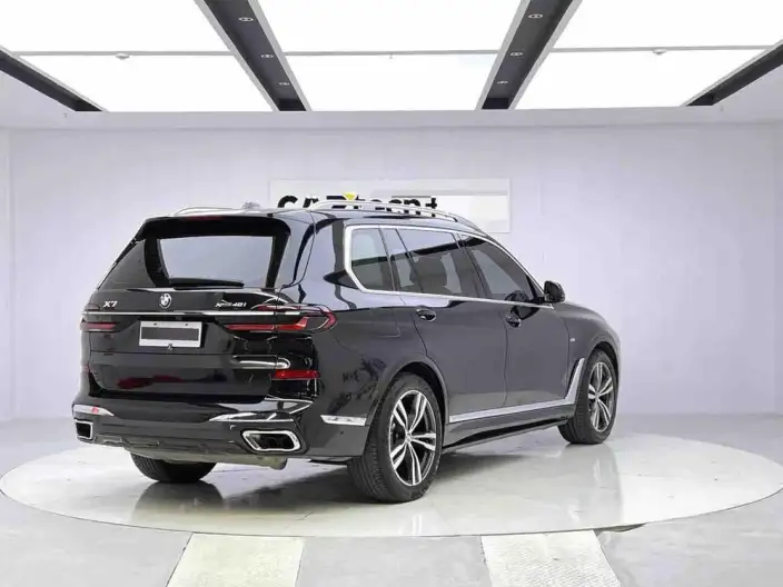 BMW X7 2023 Model xDrive40i Exclusive Model M Sports Set – фото 7