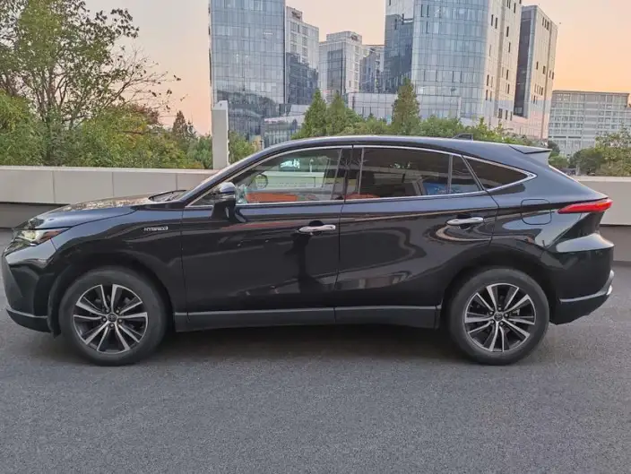 Toyota Harrier 2022 Model Hybrid 2.5L CVT 2WD Deluxe Edition