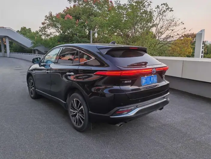 Toyota Harrier 2022 Model Hybrid 2.5L CVT 2WD Deluxe Edition