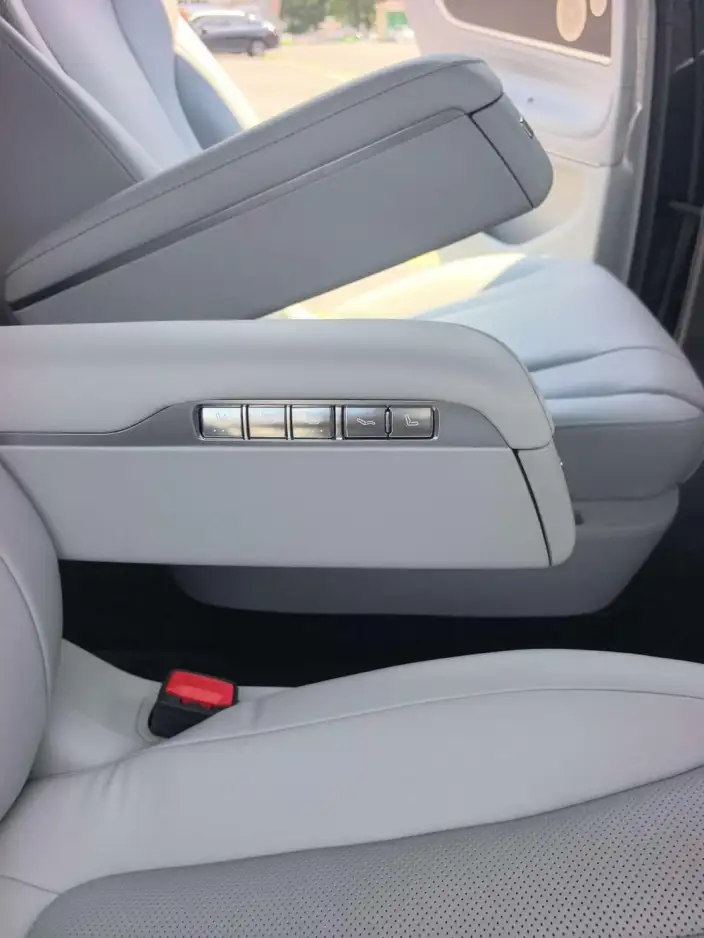 Aito M9 2024 Model Extended Range Ultra VI seat Edition – фото 9