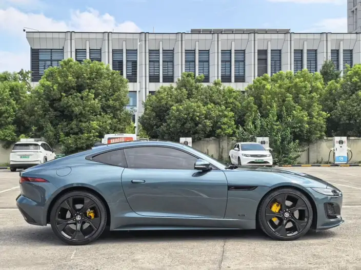 Jaguar F-TYPE 2024 Model P300 75th Anniversary Collector Edition Hardtop Edition – фото 7