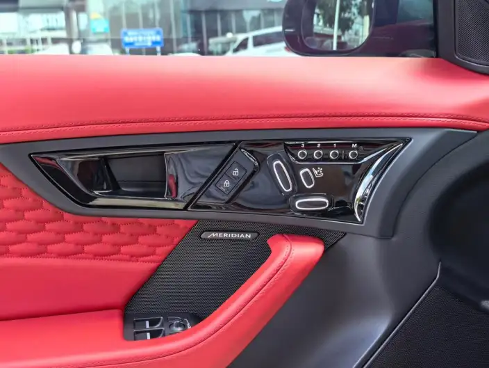 Jaguar F-TYPE 2024 Model P300 75th Anniversary Collector Edition Hardtop Edition – фото 9